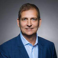 Portrait of Lars Schewiola